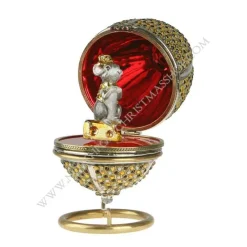 Komozja Famiily Komozja Family Mostowski Hinged egg with mouse standing on a piece of cheese