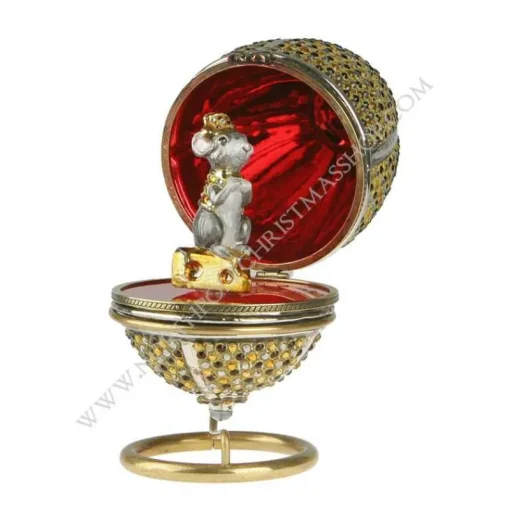 Komozja Famiily Komozja Family Mostowski Hinged egg with mouse standing on a piece of cheese